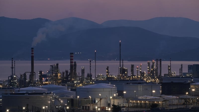 Oil slips 6% as US, Iran seen moving closer to peace deal