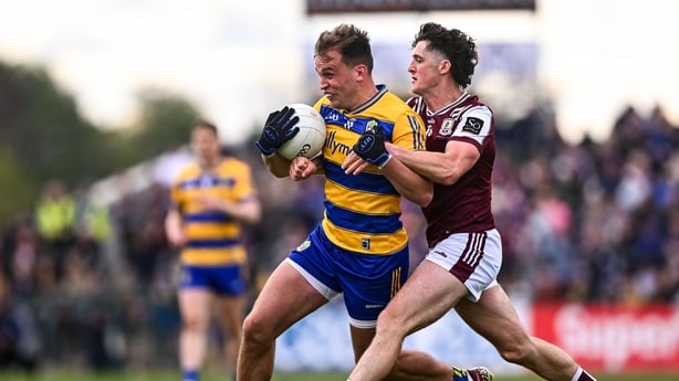 10 May 2026; Enda Smith of Roscommon in action against Kieran Molloy of Galway during the Connacht GAA Football Senior Championship final match between Roscommon and Galway at King & Moffatt Dr Hyde Park in Roscommon. Photo by Piaras Ó Mídheach/Sportsfile