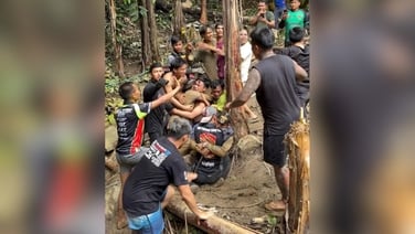 Four men freed from flooded cave in Laos