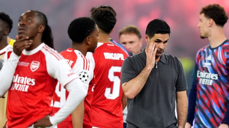 Arsenal manager Mikel Arteta dejected