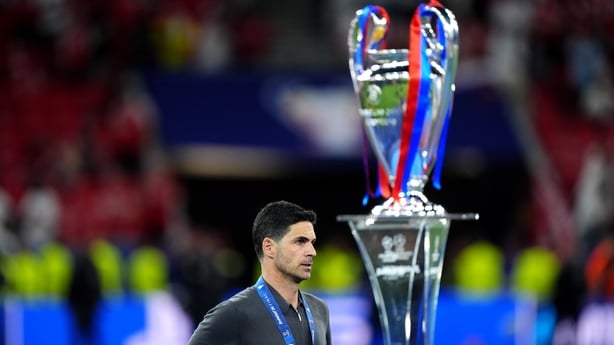 Arsenal manager Mikel Arteta dejected