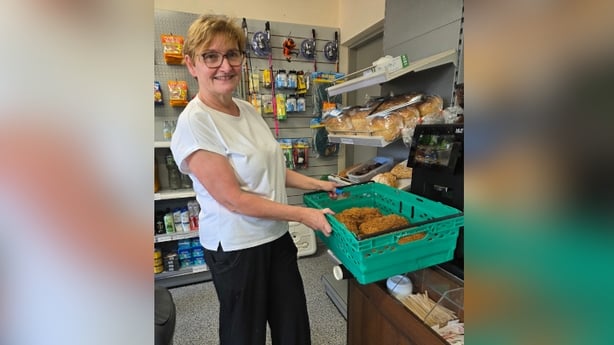 Imelda Lynch delivering bread to An Siopa Beag