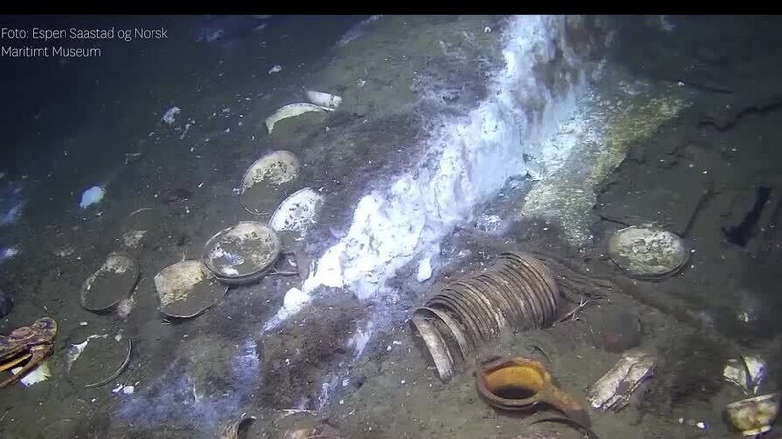Porcelain, chandeliers recovered from Norway shipwreck