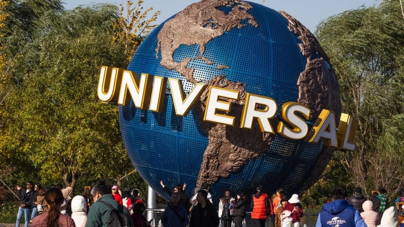 Universal commits to £5 billion theme park near London