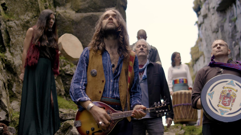 Tau & The Drones of Praise